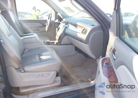 2008 Chevrolet Tahoe Ltz z USA, uszkodzony, nr VIN 1GNFK13028R216971